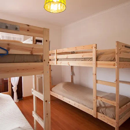Hostel Chill Hill & Private - Peach Garden Ericeira