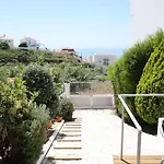 Hostel Chill Hill & Private - Peach Garden Ericeira