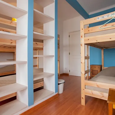 Chill Hill & Private - Peach Garden Hostal Ericeira