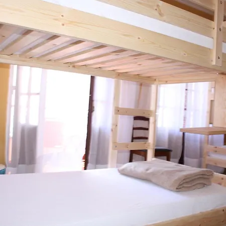 Hostel Chill Hill & Private - Peach Garden Ericeira