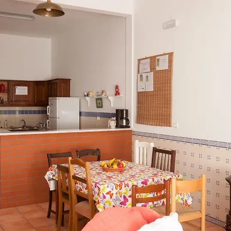 Hostal Chill Hill & Private - Peach Garden Ericeira