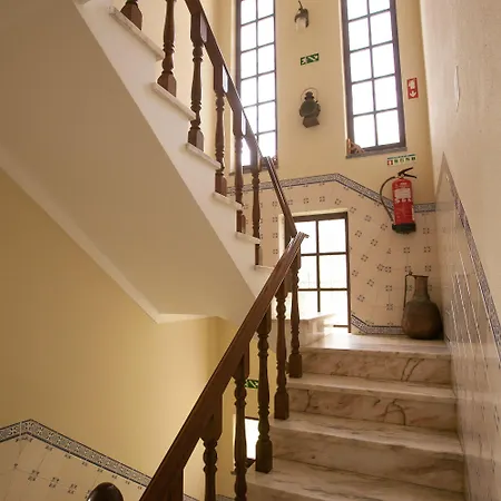 Chill Hill & Private - Peach Garden Hostal Ericeira