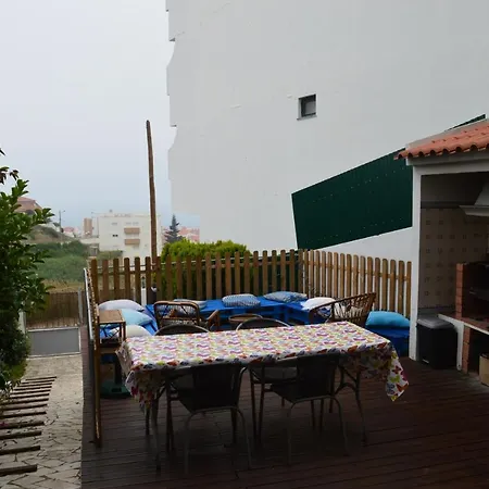 Hostel Chill Hill & Private - Peach Garden Ericeira