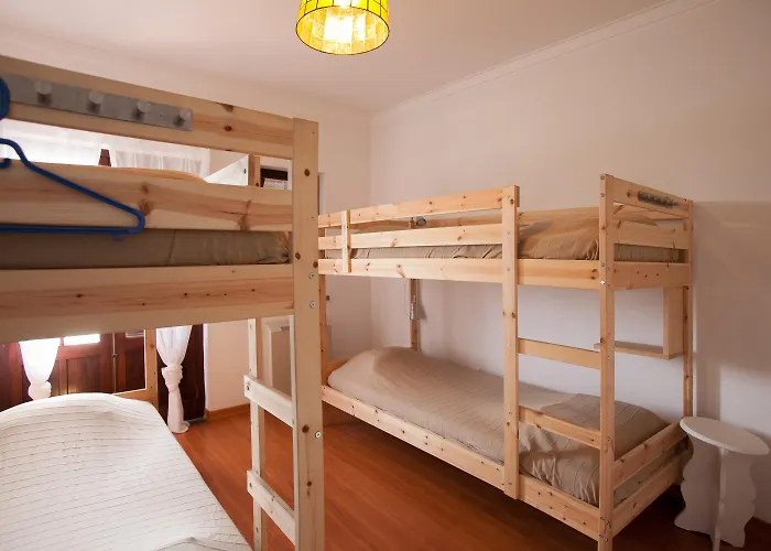 Hostel Chill Hill & Private - Peach Garden Ericeira