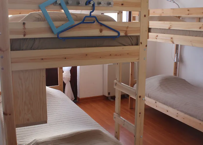 Vandrarhem Chill Hill & Private - Peach Garden Ericeira