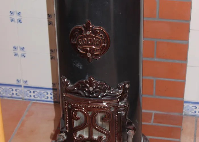 Хостел Chill Hill & Private - Peach Garden Эрисейра