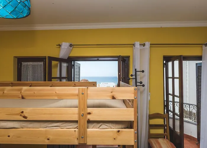 Chill Hill & Private - Peach Garden Vandrarhem Ericeira